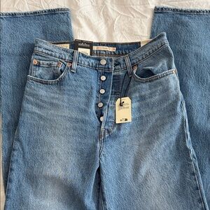 Levi Ribcage Straight super high rise NWT